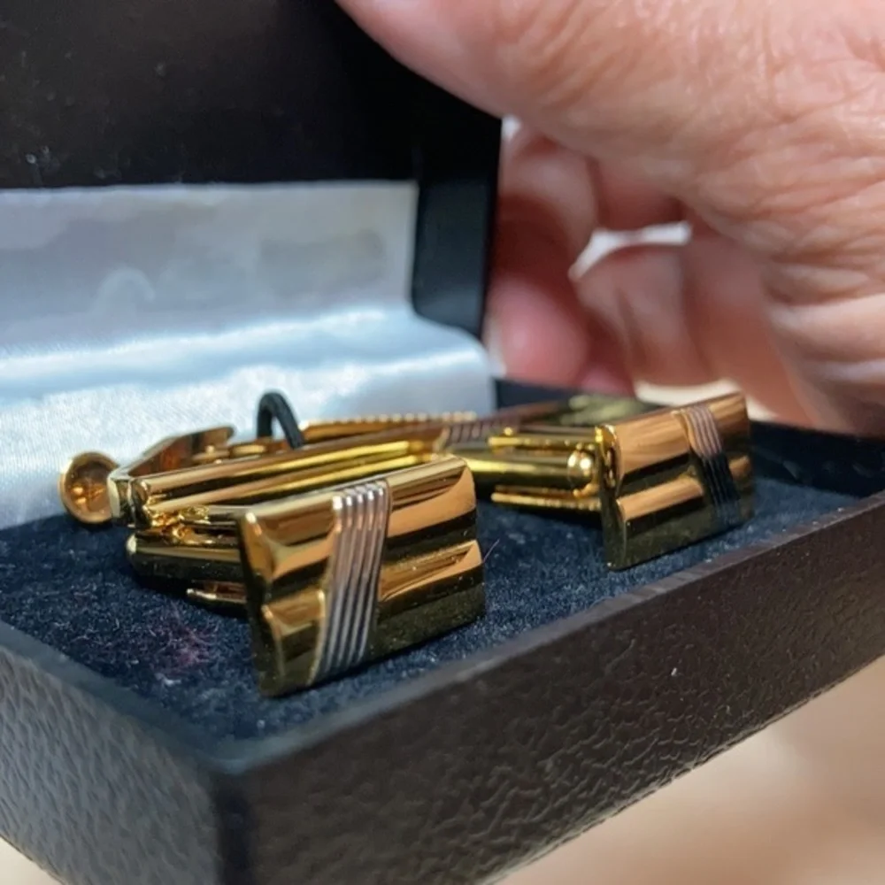 Men’s two tone tie bar and cuff link set